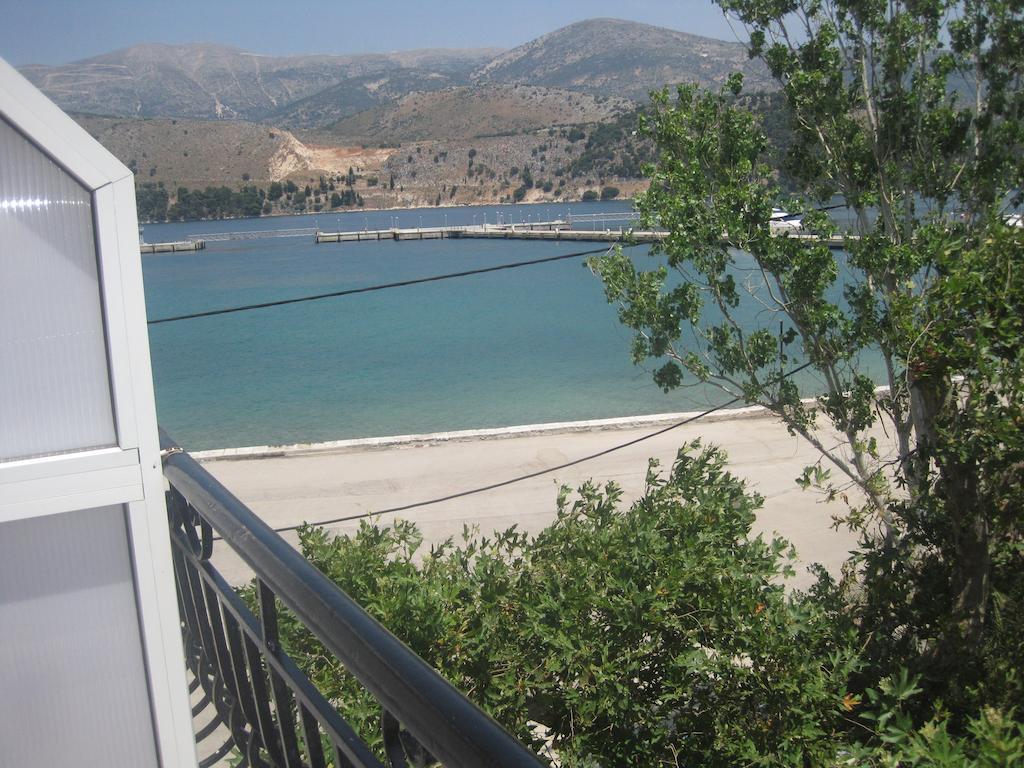 Marina Studios II Argostoli  Rum bild